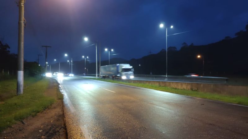 br-101 em joinville à noite