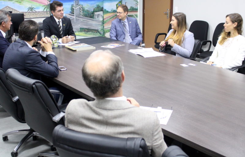 N&uacute;meros da exporta&ccedil;&atilde;o de Crici&uacute;ma para os Estados Unidos foram apresentados ao C&ocirc;nsul-geral do Consulado dos Estados Unidos em Porto Alegre, Shane Christensen – Foto: Jhulian Pereira/Divulga&ccedil;&atilde;o ND