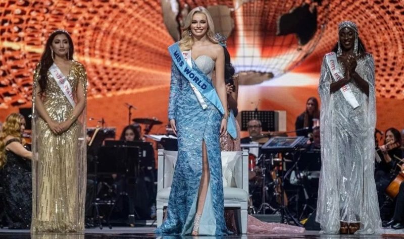 Da esq. para dir.: Shree Saini, dos Estados Unidos (2&deg; lugar), Karolina Bielawska, da Pol&ocirc;nia (miss Mundo 2021), e Olivia Yac&eacute;, da Costa do Marfim (3&deg; lugar) – Foto: AFP/Getty Images/Divulga&ccedil;&atilde;o/ND