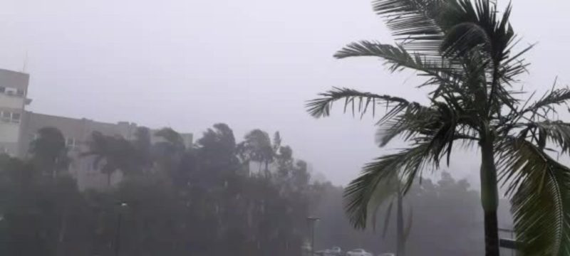 Temporais no Estado foram causados pela aproxima&ccedil;&atilde;o de uma frente fria. – Foto: Gladionor Ramos/NDTV