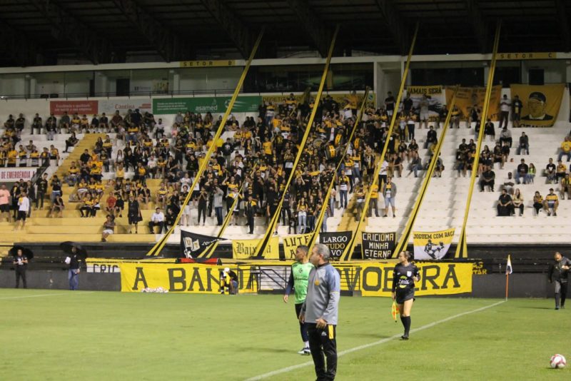 T&eacute;cnico Tencati comando o Tigre durante jogo-treino –&nbsp; &nbsp; &nbsp; &nbsp; &nbsp;Foto: Celso da Luz – Assessoria Crici&uacute;ma EC