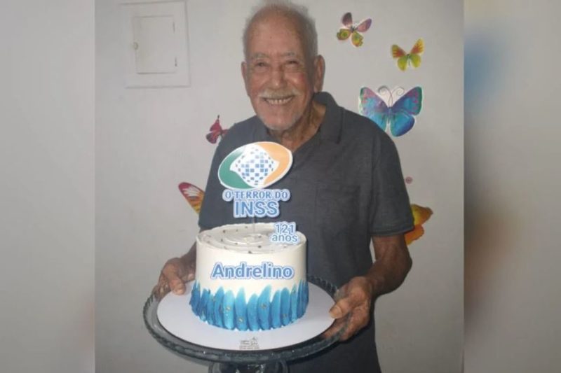 Idoso de 121 anos viralizou na internet ao ganhar um bolo com a frase: ‘terror do INSS’ – Foto: Reprodu&ccedil;&atilde;o/Internet