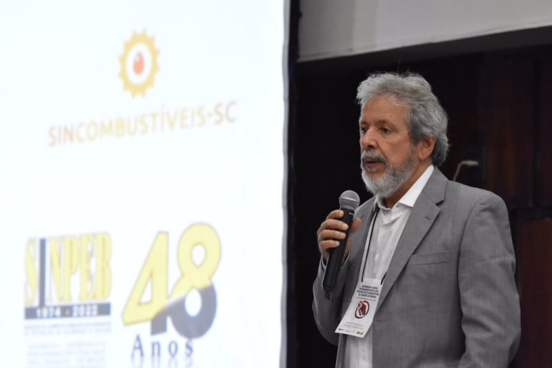 O presidente da Fecombust&iacute;veis, Doutor Paulo Miranda Soares, esteve no encontro desta quinta-feira (17). – Foto: Tiago Winter/Divulga&ccedil;&atilde;o/ND