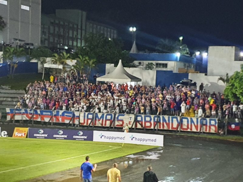 Torcida marcilista lotou espa&ccedil;o em Balne&aacute;rio Cambori&uacute;. Torcida merece mais. – Foto: Reprodu&ccedil;&atilde;o/NDTV