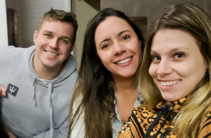 Trisal que assumiu relacionamento nas redes espera 1&ordm; beb&ecirc; &mdash; Foto: Arquivo Pessoal/ND