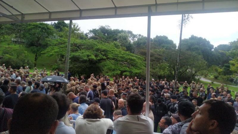 Vel&oacute;rio de policial ocorreu na manh&atilde; deste s&aacute;bado (12) – Foto: Osvaldo Sagaz/ND