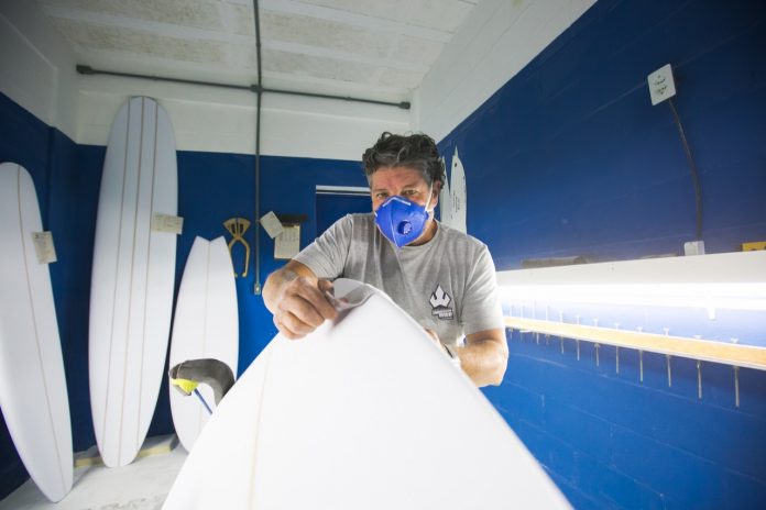 Ao longo da carreira produziu cerca de 40 mil pranchas – Foto: Arquivo Pessoal/Divulga&ccedil;&atilde;o ND