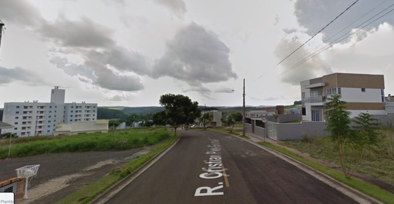 V&iacute;tima ficou preso em um apartamento na rua Cristian Pies Gionbelli. – Foto: Google Streeet View/Reprodu&ccedil;&atilde;o/ND