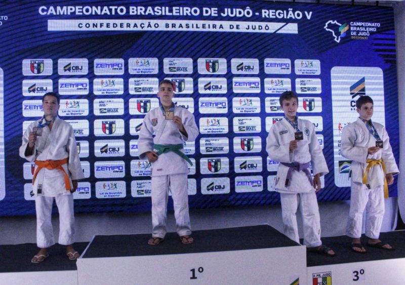 Projeto Ippon São José no pódio do Campeonato Brasileiro de Judô em Curitiba – Foto: Divulgação Secom/PMSJ