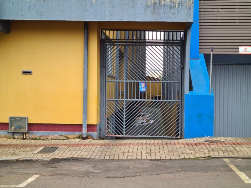 Crian&ccedil;a de cinco anos caiu do 4&ordm; andar de um pr&eacute;dio no centro da cidade; a menina estava sozinha no apartamento – Foto: Arquivo/ND