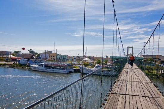 Jovem morre afogado ap&oacute;s tentar atravessar o rio Mampituba de madrugada – Foto: Divulga&ccedil;&atilde;o/Portal de Turismo de Passo de Torres/ND