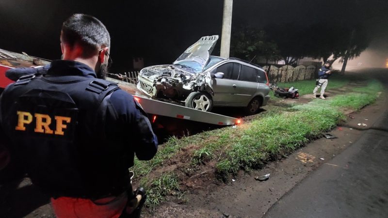 Grave acidente ocorreu durante a madrugada deste s&aacute;bado (9). – Foto: Marcos Lewe/R&aacute;dio 103 FM/Reprodu&ccedil;&atilde;o