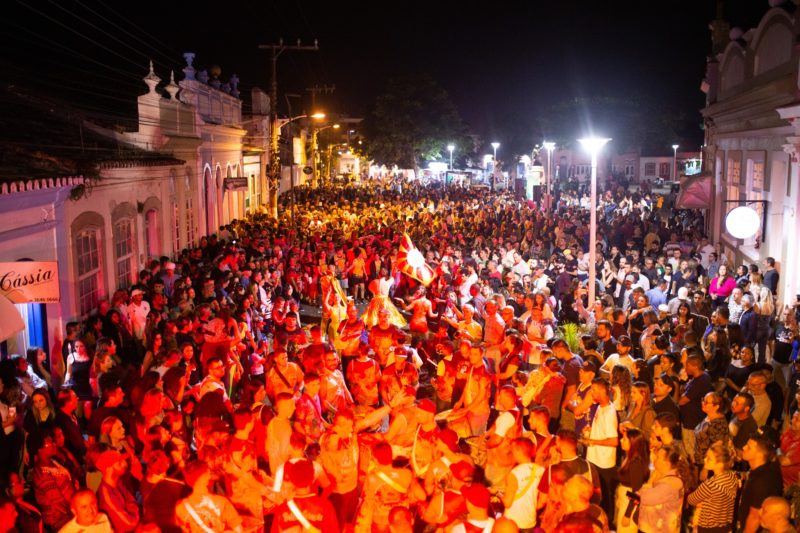 Grande público marcou presença nas festividades carnavalescas. &#8211; Foto: Prefeitura de Laguna/Divulgação/ND