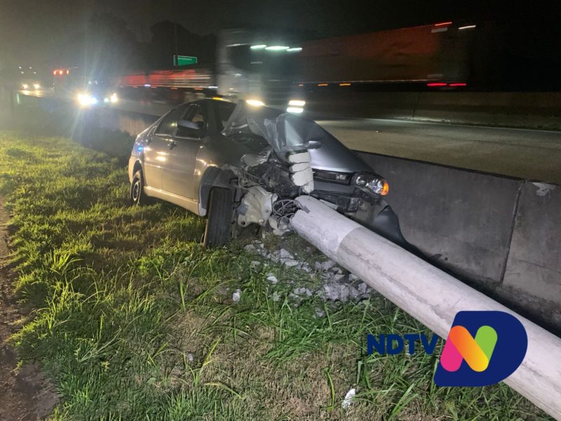 Apesar dos danos, homem teve apenas ferimentos leves – Foto: Ricardo Alves/NDTV