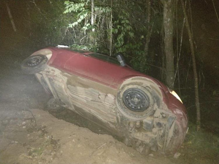 Acidente ocorreu na noite desta sexta-feira (8) em Leoberto Leal – Foto: Corpo de Bombeiros/Divulga&ccedil;&atilde;o/ND