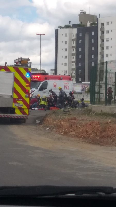 socorristas no local do acidente