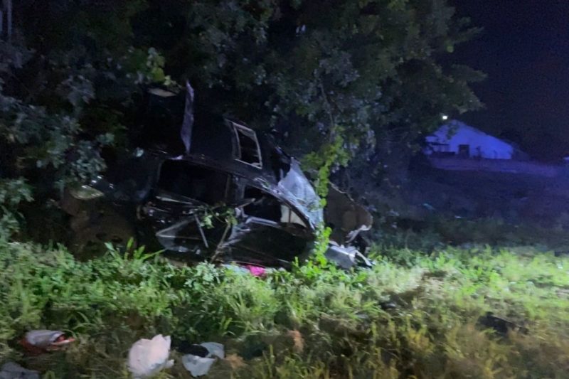 Grave acidente aconteceu na madrugada deste s&aacute;bado (16), na BR-101 – Foto: Bombeiros Militares/Divulga&ccedil;&atilde;o/ND