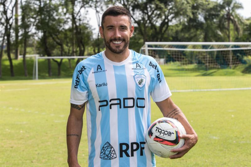 Alan Ruschel já com a camisa do Londrina