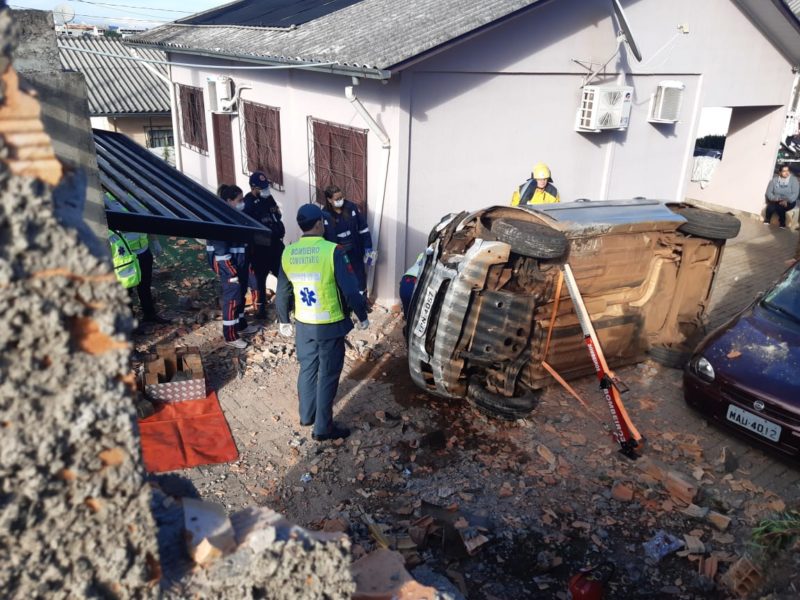 Acidente ocorreu na manh&atilde; deste domingo (17). – Foto: Alexandre Madoglio/ND