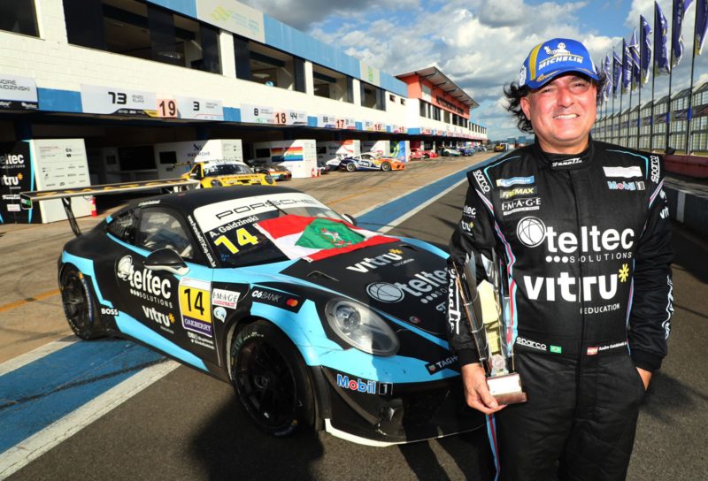 Piloto Andr&eacute; Gaidzinski &eacute; Santa Catarina na Porsche Cup Brasil – Foto: Luca Bassani
