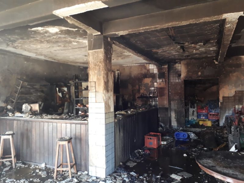 Estabelecimento ficou destru&iacute;do pelo inc&ecirc;ndio – Foto: CBSC/Divulga&ccedil;&atilde;o/ND