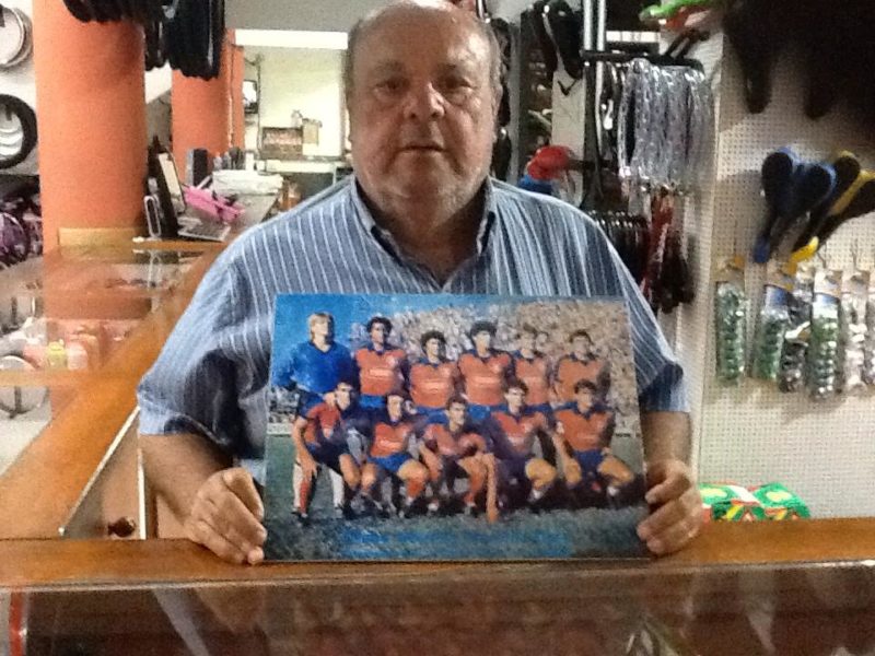 Sr. Ben&iacute;cio mostra time hist&oacute;rico do Marc&iacute;lio Dias da d&eacute;cada de 1980 – Foto: Reprodu&ccedil;&atilde;o Redes Sociais/ND