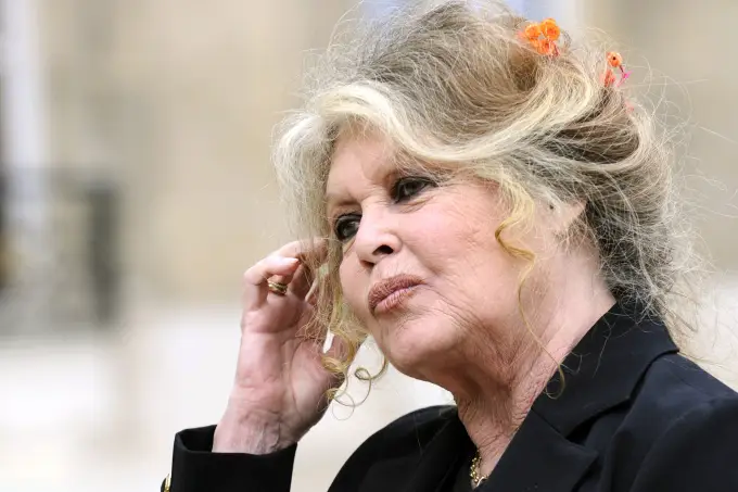 Quem tamb&eacute;m sofre o preconceito de ter envelhecido &eacute; Brigitte Bardot, renomada atriz de 88 anos, que foi considerada um dos maiores s&iacute;mbolos sexuais dos anos 1950 e 1960 – Foto: Eric Feferberg/AFP