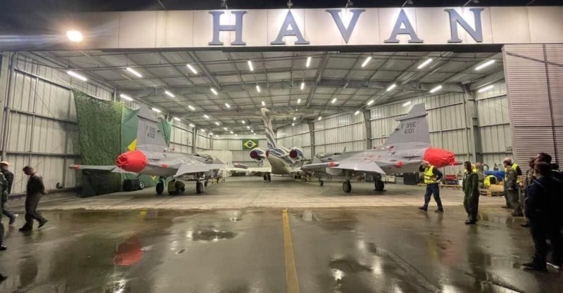 Ca&ccedil;as da FAB est&atilde;o guardados no hangar da Havan em Navegantes – Foto: Reprodu&ccedil;&atilde;o/Internet