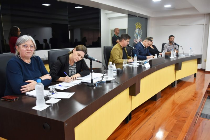Reuni&atilde;o de trabalho ocorreu na tarde desta segunda-feira (18) na C&acirc;mara de Vereadores de Chapec&oacute;. – Foto: C&acirc;mara de Vereadores/Divulga&ccedil;&atilde;o/ND