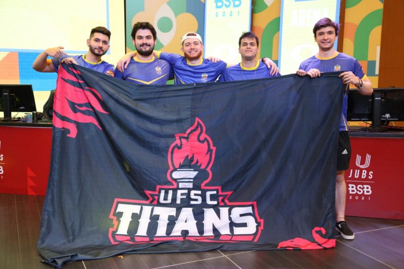 Esse &eacute; o time de CS GO que ganhou o JUB’s, os Jogos Universit&aacute;rios Brasileiros no ano passado. – Foto: divulga&ccedil;&atilde;o UFSC Titans