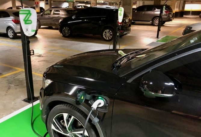 Os carros el&eacute;tricos devem dividir o mercado com modelos a combust&atilde;o e h&iacute;bridos at&eacute; 2030 – Foto: Divulga&ccedil;&atilde;o/Mobisul