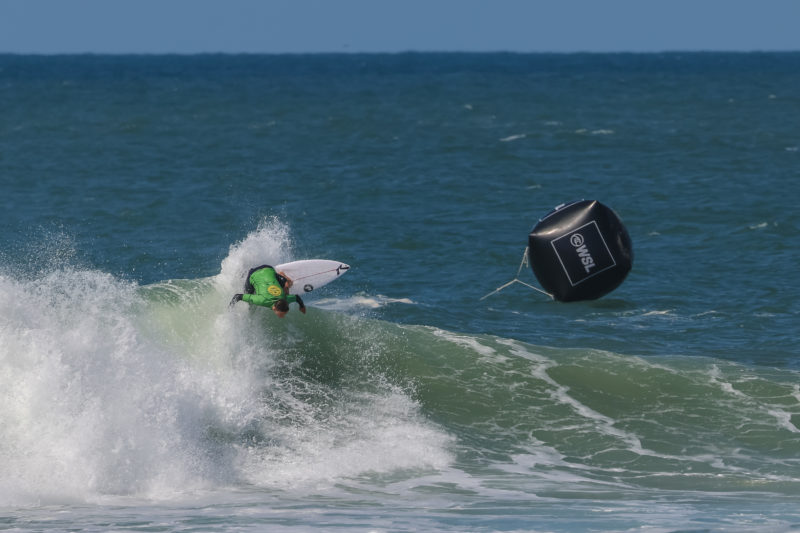 Heitor Mueller foi um dos destaques do primeiro dia de baterias nas ondas da Ferrugem – Foto: smorigo/ND