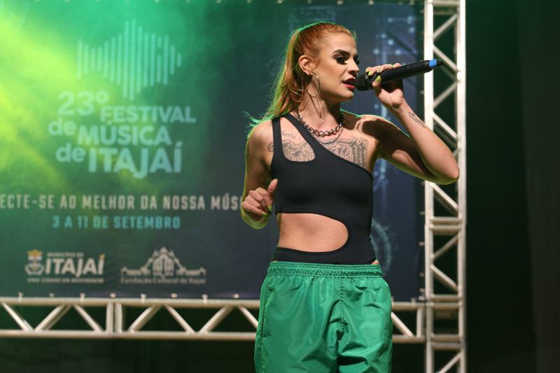 Andressa Versa &eacute; uma artista de hip hop em Florian&oacute;polis – Foto: Sandra Puente