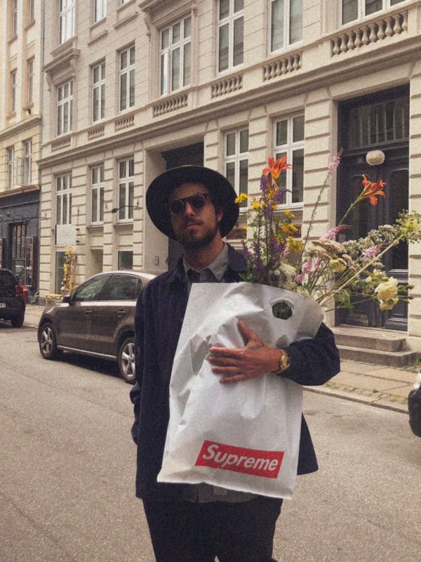 Pintor que percorreu o Mundo com sua arte autodidata e peculiar, prazer Danka Umbert