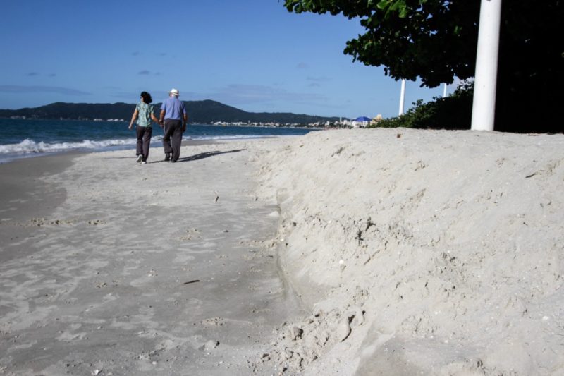 Segundo morador, canto esquerdo da praia perdeu a parte fofa da areia – Foto: Leo Munhoz/ND