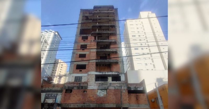 Pr&eacute;dio de dez andares fica na rua 3.850, na quadra mar – Foto: Prefeitura de Balne&aacute;rio Cambori&uacute;/Divulga&ccedil;&atilde;o