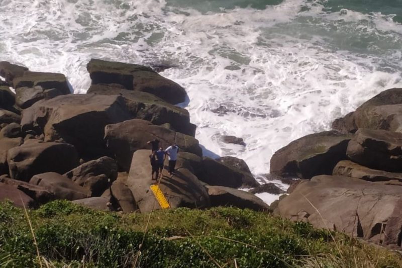 Corpo do homem foi encontrado perto do local do desaparecimento, na Enseada – Foto: CBM/Divulga&ccedil;&atilde;o