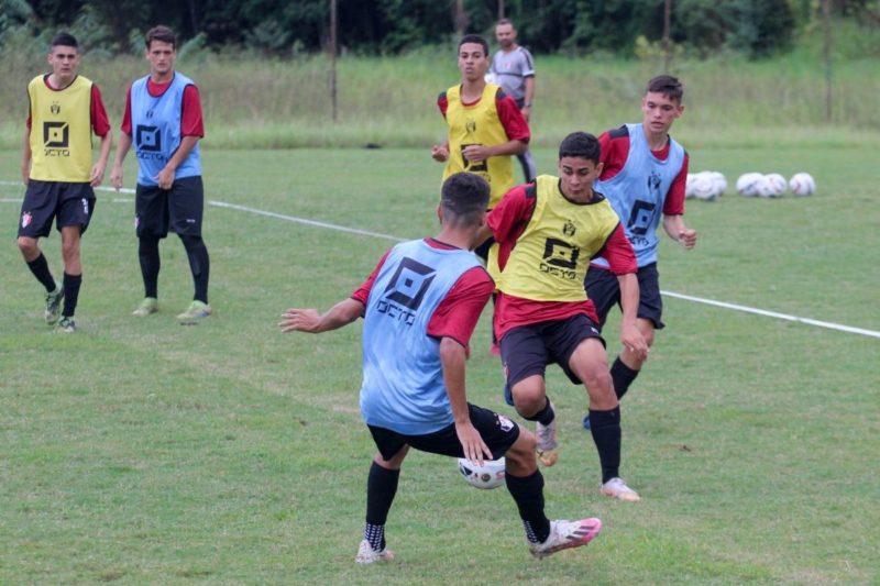 Catarinense Sub-17 come&ccedil;a no dia 23 de abril e JEC tem cl&aacute;ssico na estreia – Foto: Vitor Forcellini/JEC/Divulga&ccedil;&atilde;o/ND