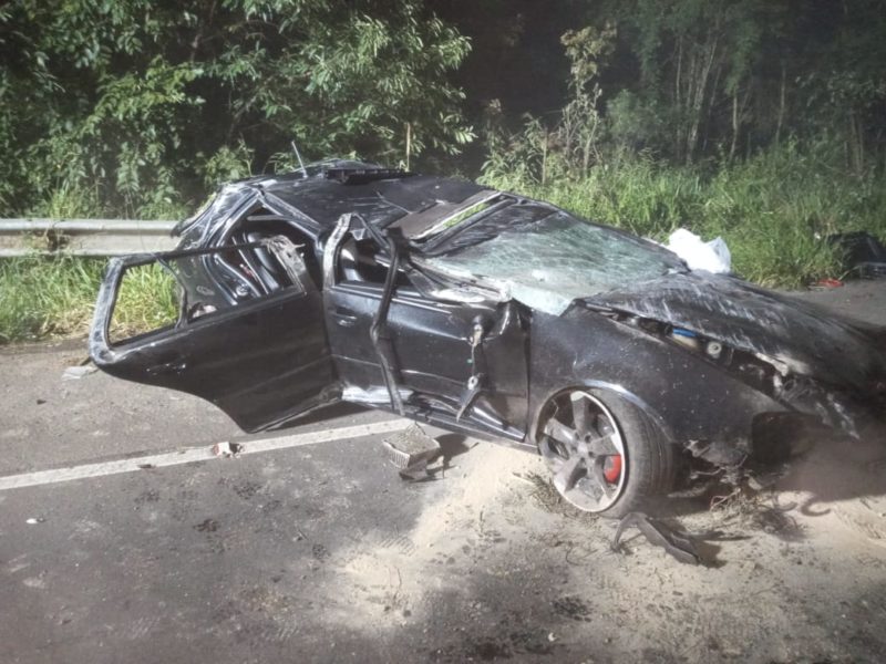 Motorista de 33 anos chegou a ficar preso nas ferragens – Foto: Divulga&ccedil;&atilde;o/CBM SC/ND