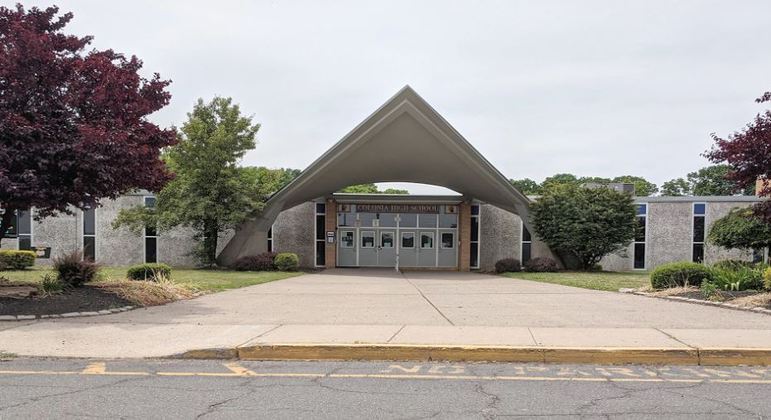 Quase 100 ex-alunos foram diagnosticados com tumor raro nos EUA – Foto: Colonia High School/Reprodu&ccedil;&atilde;o/ND