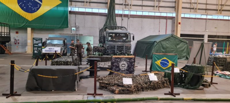 exposição do exército presente na festa do trabalhador