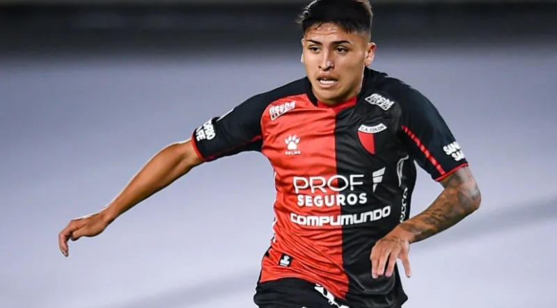 8 – O jovem Facundo Farías, meia de 19 anos, do Colón, da Argentina, também é avaliado em 13 milhões de euros (R$ 68,7 milhões). – Foto: Conmebol