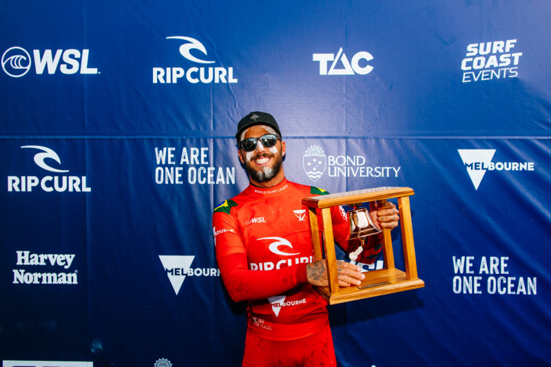 Filipe Toledo colocou mais uma vez o nome do Brasil na história desse tradicional campeonato de surf australiano &#8211;  Foto: Ed Sloane/WSL