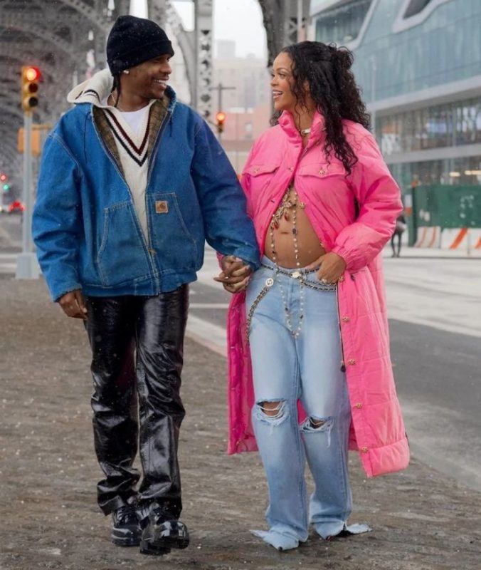 Ainda sem a certeza de quando o beb&ecirc; nascer&aacute;, Rihanna tem sido flagrada com A$AP exibindo sua linda gravidez – Foto: Internet/Reprodu&ccedil;&atilde;o/ND