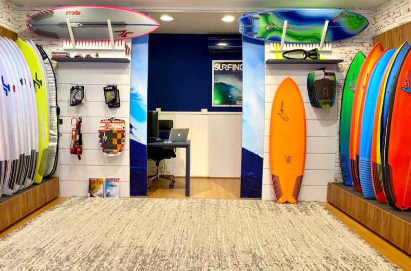 Loja de pranchas de surf mostra qualidade em cores e disposição dos produtos &#8211; Foto: Divulgação