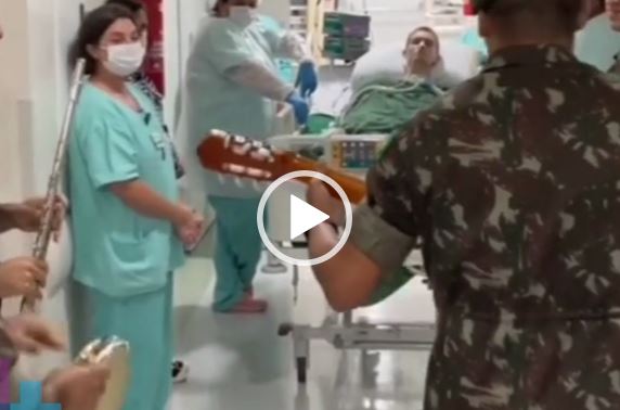 Envolvido em acidente com caminh&atilde;o do Ex&eacute;rcito, militar internado recebe surpresa ao deixar a UTI – Foto: Divulga&ccedil;&atilde;o/Hospital Santo Ant&ocirc;nio/ND