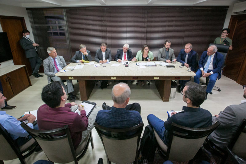 Deputados, governo e ind&uacute;stria leiteira se reuniram em busca de um acordo – Foto: Rodolfo Esp&iacute;nola/ Ag&ecirc;ncia AL/ND