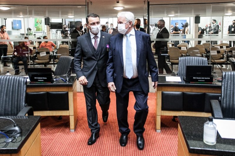 Carlos Mois&eacute;s e Moacir Sopelsa na primeira sess&atilde;o de 2022 na Alesc – Foto: Jeferson Baldo/Divulga&ccedil;&atilde;o/ND