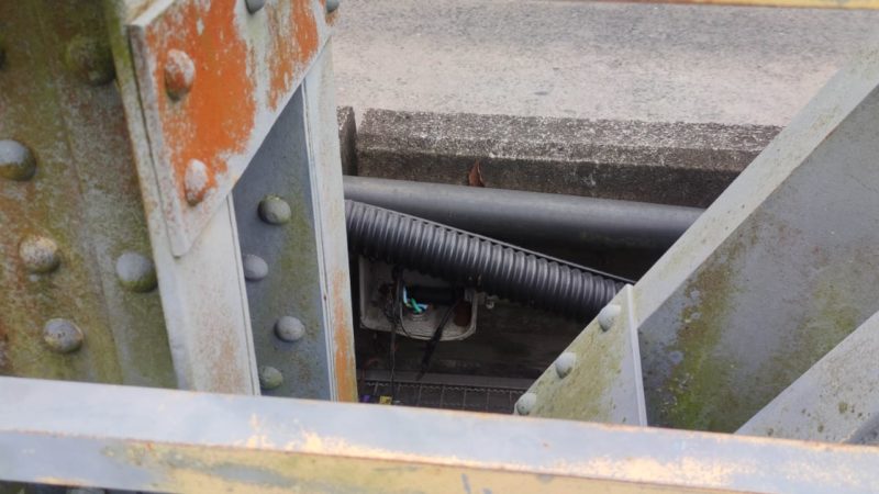 Ponte de Ferro, cart&atilde;o postal no Centro de Blumenau, e os sinais da a&ccedil;&atilde;o de criminosos – Foto: Rodrigo Vieira/NDTV