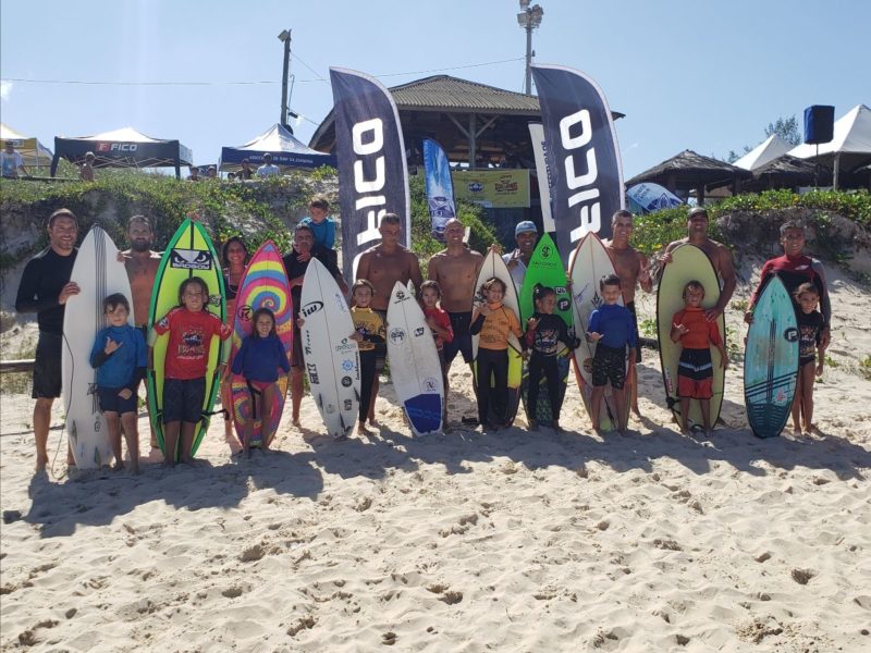 Galerinha do surf Sub-08 na Praia da Joaquina – Foto: Basilio RuyPP07